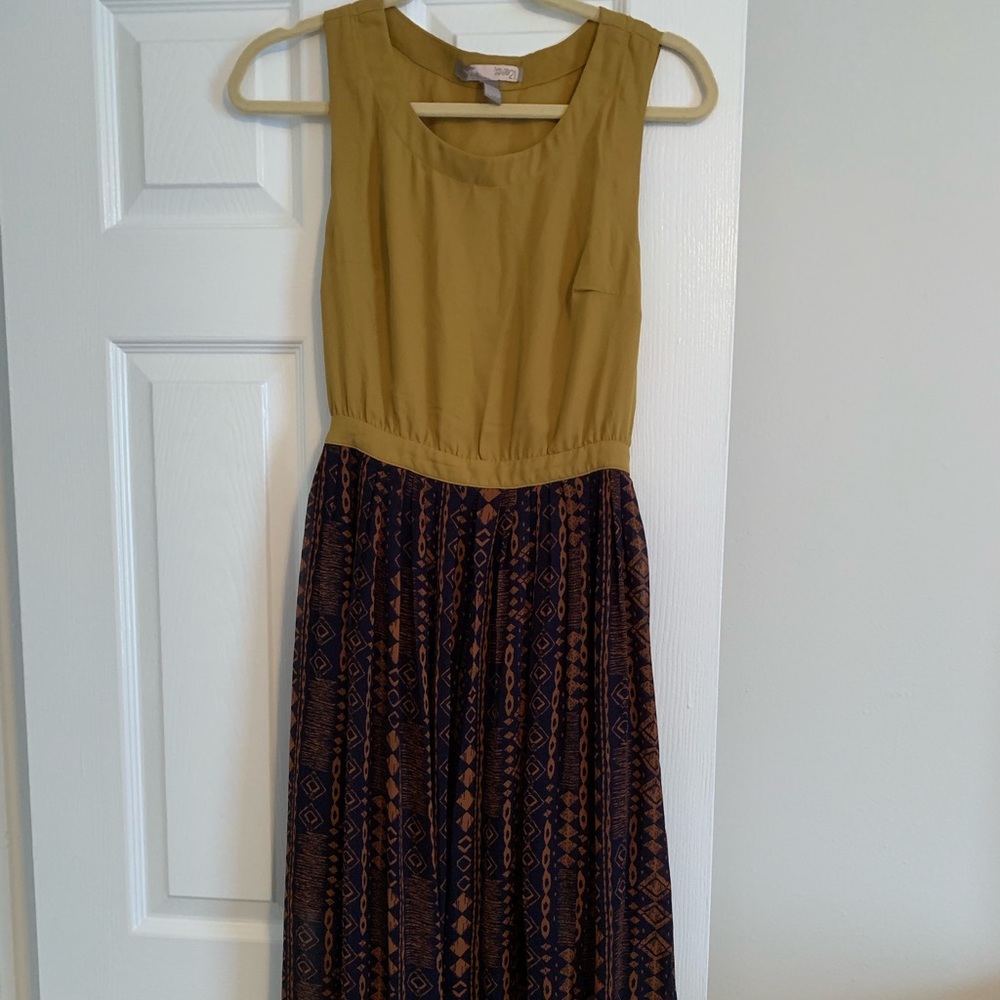 Maxi dress with open back